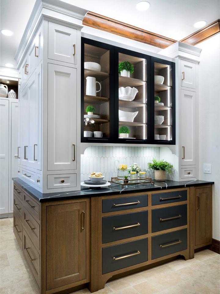 Contemporary Gaillardia Kitchen design created with our custom cabinetry in multiple finishes
