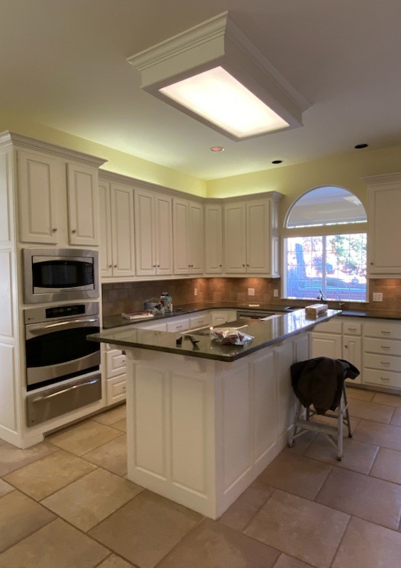 Oakdale Forest Kitchen Before