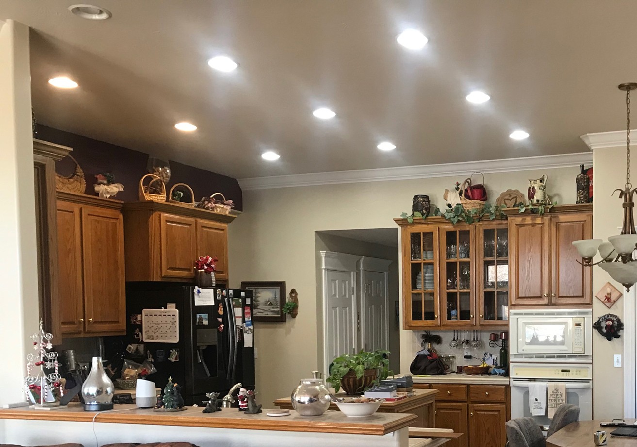 Kitchen-ceiling-lights-in-a-grid