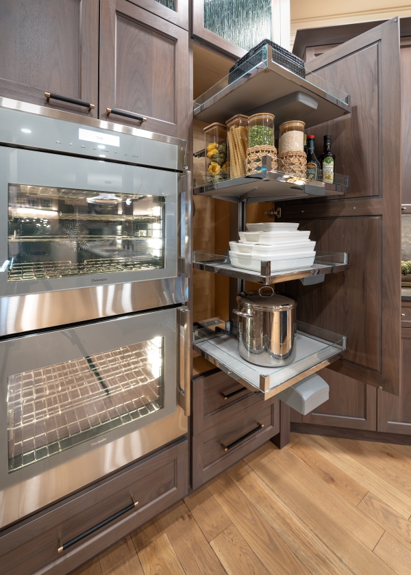 This pantry pull out system provide an accessible front lip for easy access, even when not pulled out